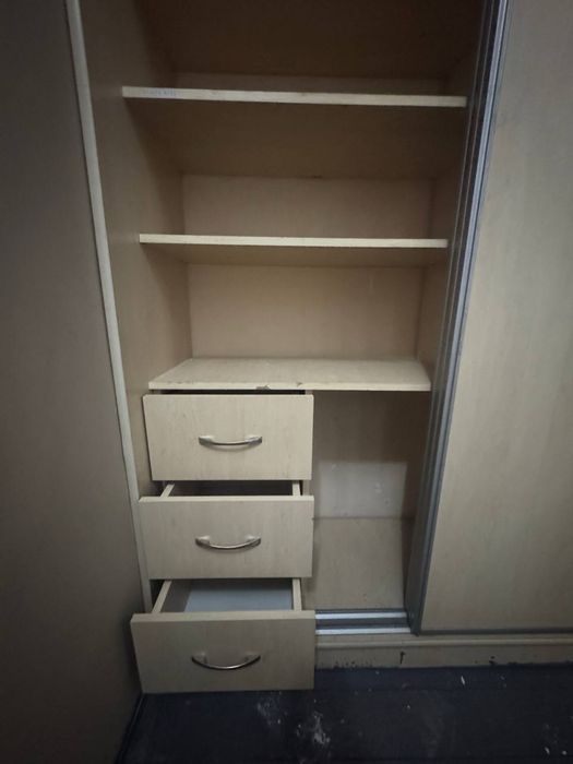 Шафа роздвижна без задньої стінки