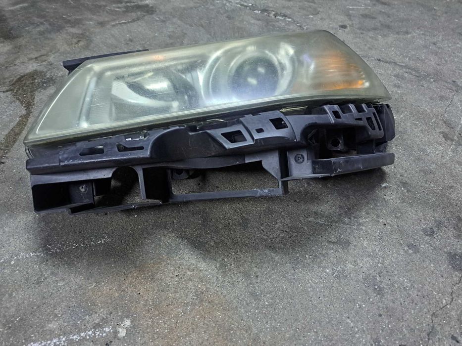 Farol esquerdo megane 2. 2007