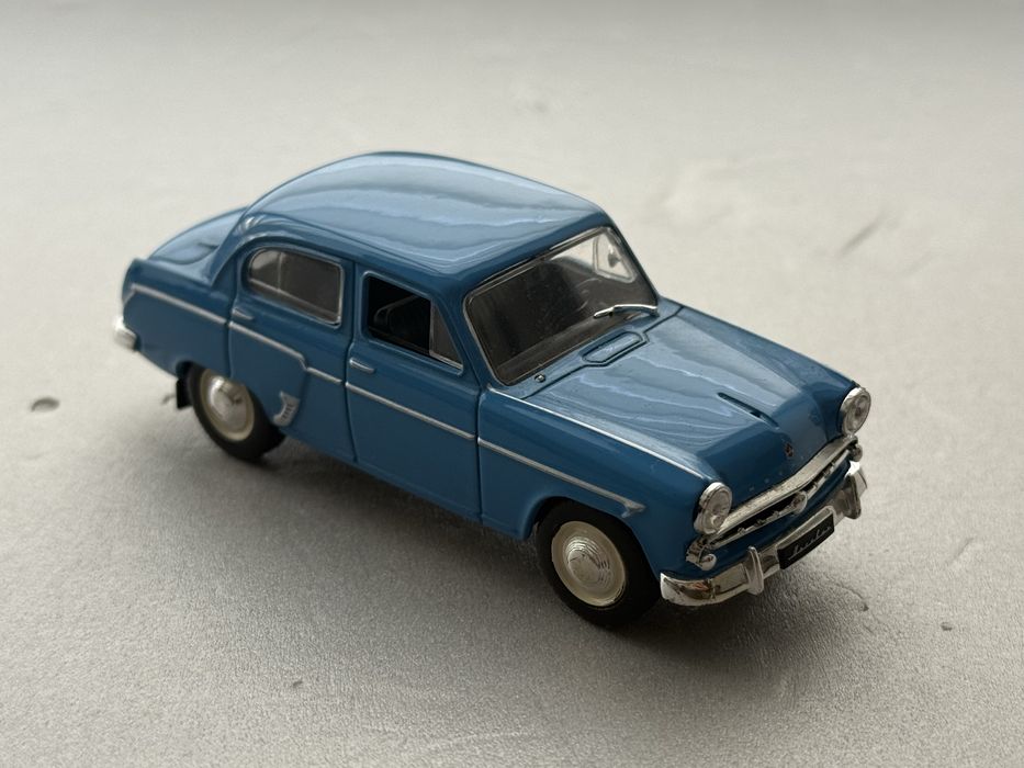 Москвич deagostini  1:43 синій