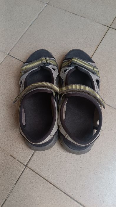 Sandálias Cinzentas e Verdes