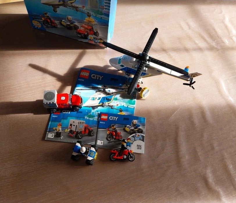 Lego: Set (60243)434773805038325761