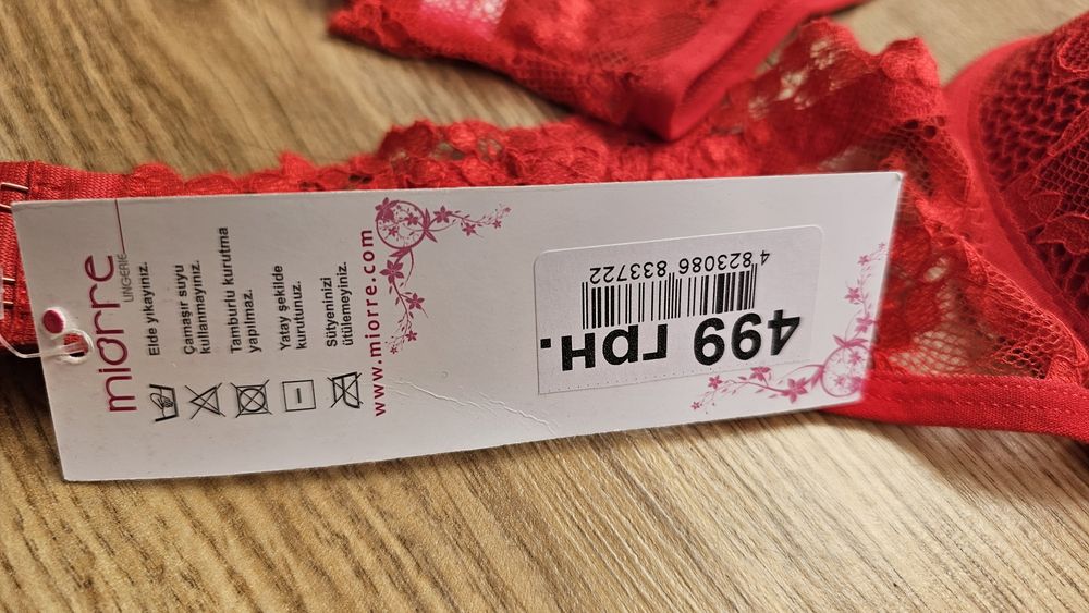 Новий червоний комплект