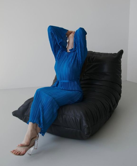 Елегантна жіноча сукня