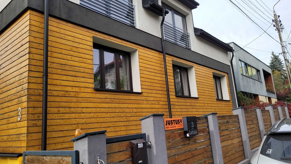 Klimatyczne mieszkanie z kominkiem typu loft w domu wolnostojącym