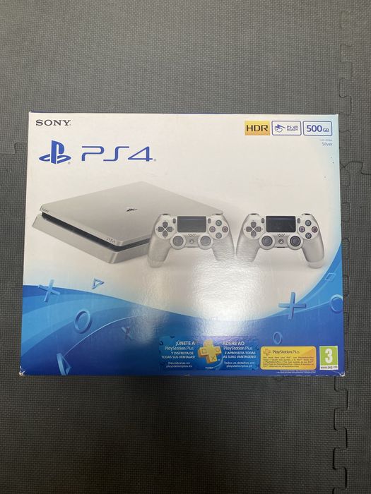 PS4 500GB  + 2 comandos + 1 Auscultador + 3 Jogos