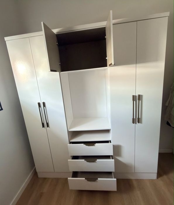 Jogo de quarto - Cama + Colchão + Roupeiro (Como Novo)
