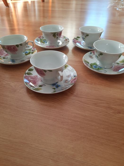 Ceramiczny zestaw 5 filiżanek i talerzyków