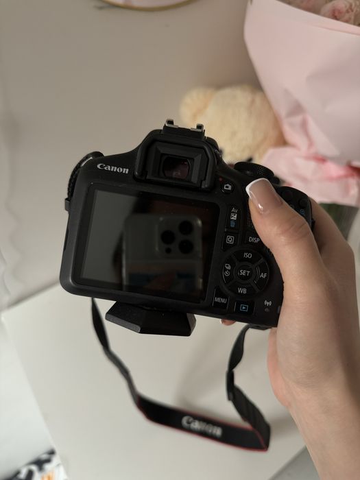 Aparat fotograficzmy canon 2000d
