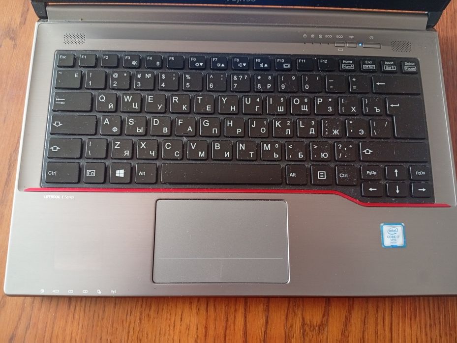 Ноутбук Fujitsu E746