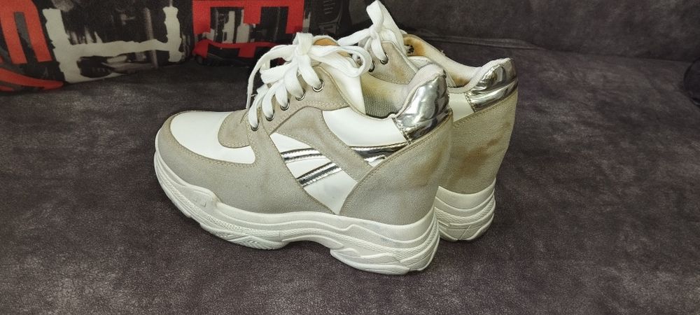 Кроссовки на танкетке р.37