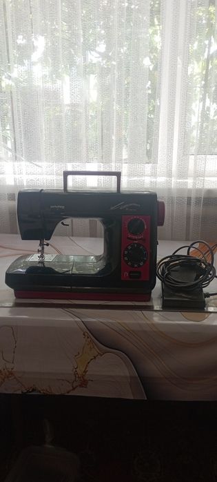 Продам Швейную Машинку