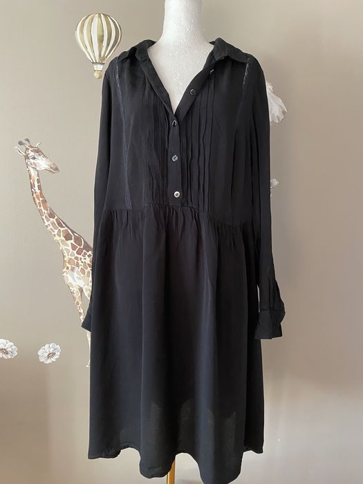 Czarna sukienka z wiskozy plus size luźny fason dekolt guziki 46/48