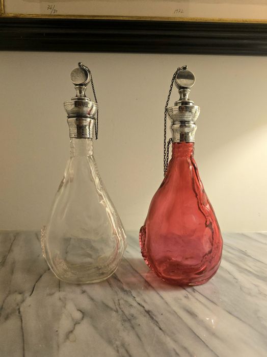 Par de frascos de Perfume Antigos, tampas em Prata – Leitão & Irmão.