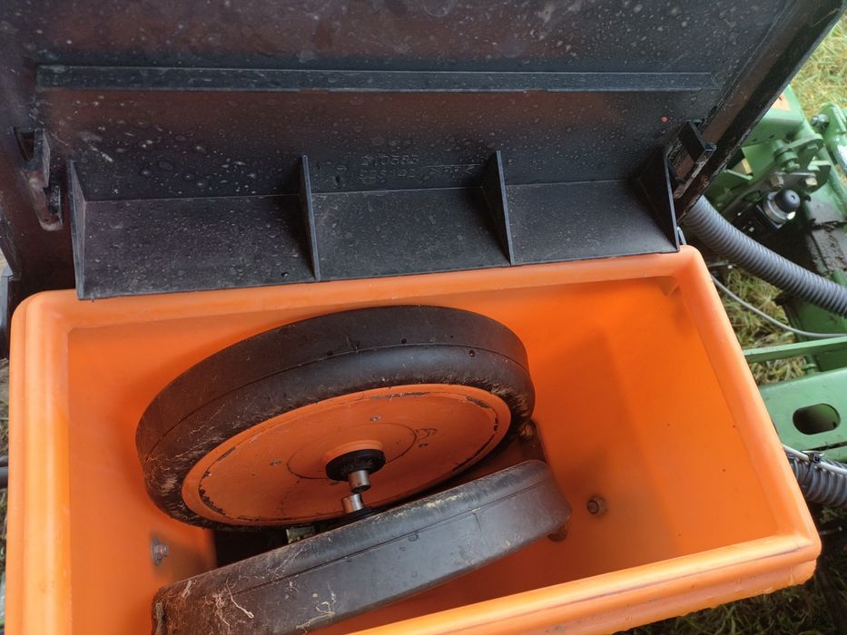 Siewnik do kukurydzy Amazone contur 6