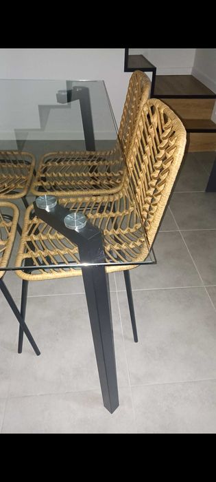 Conjunto mesa e cadeiras