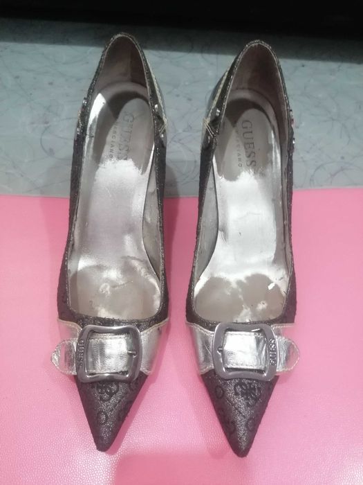 Sapatos Guess prateados 36.5 usados (para despachar)