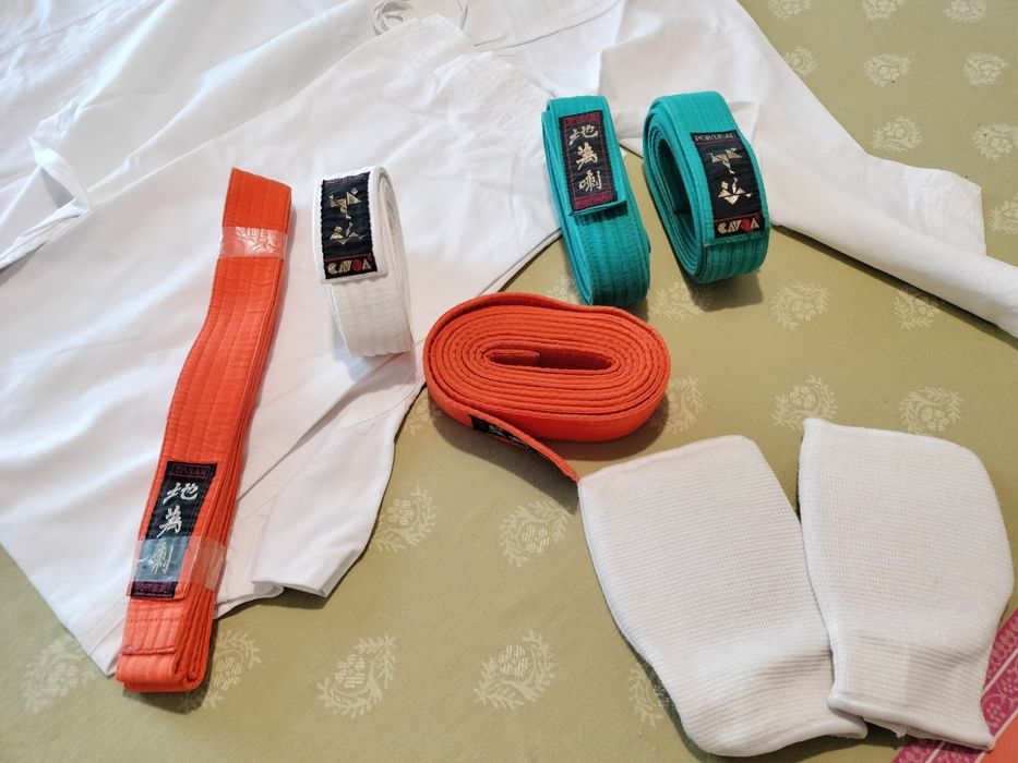 Kimono de karate ,cintos e luva Anos 80