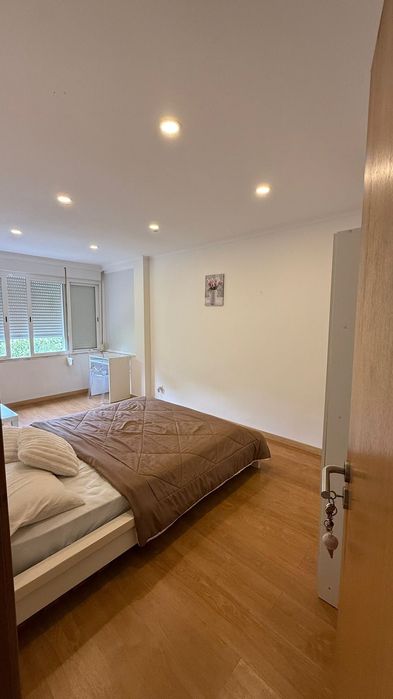 Alugo quarto no Cacém.