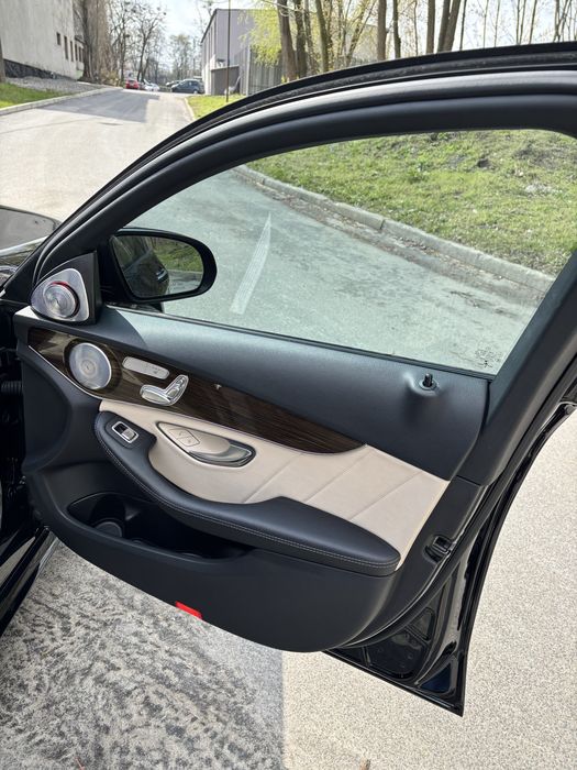 Mercedes-Benz C-Class 2018 VIN 55SWF8DB2KU287542 фото оголошення 16 з 23