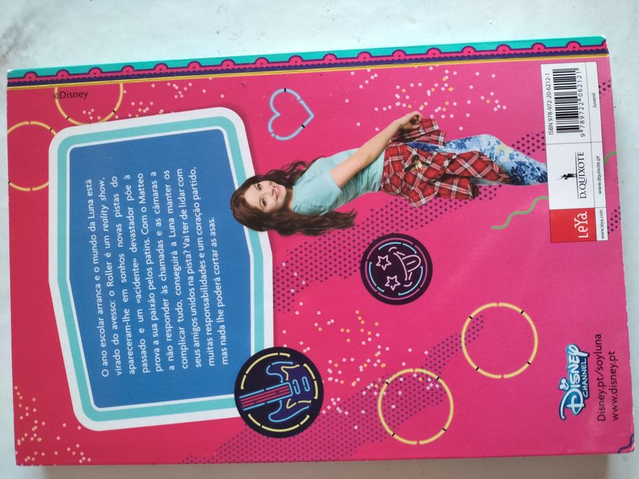 Livro Soy Luna voando sobre rodas