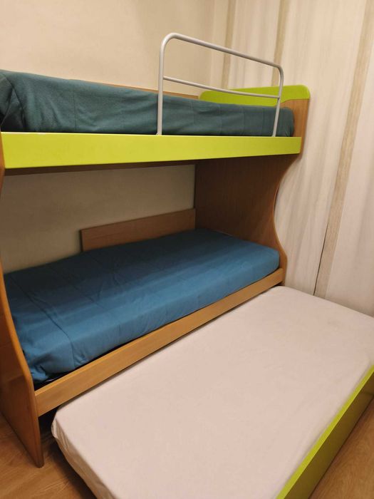BELICHE TRIO 90x190cm c/ Gavetão Elevatório e CÓMODA TRAMA - 4 Gavetas