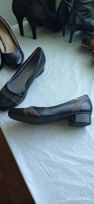 Туфлі дві пари жіночі 36 розмір