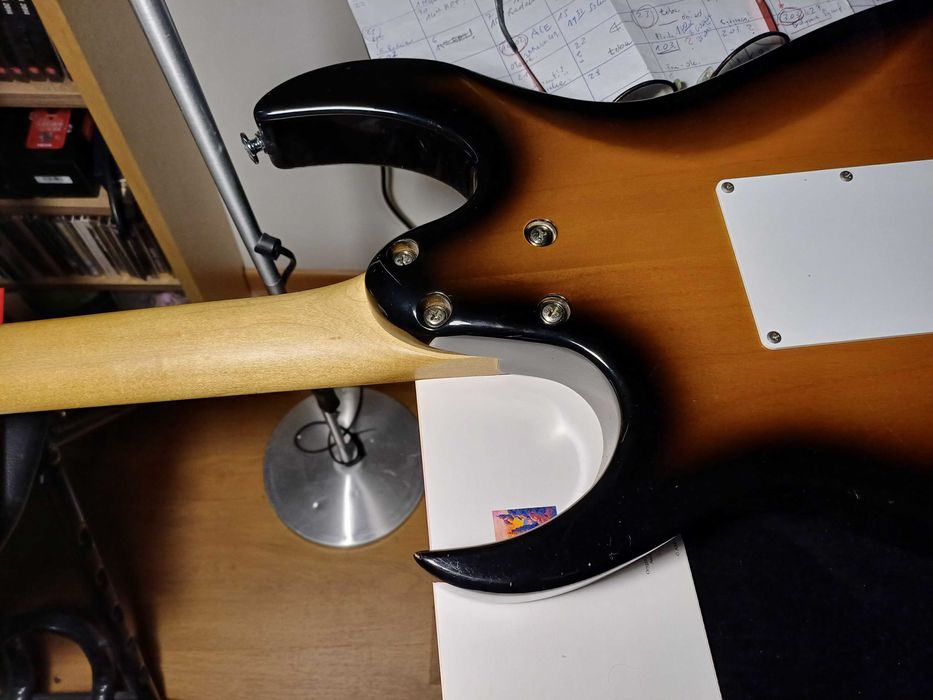 Ibanez AT-100 Prestige