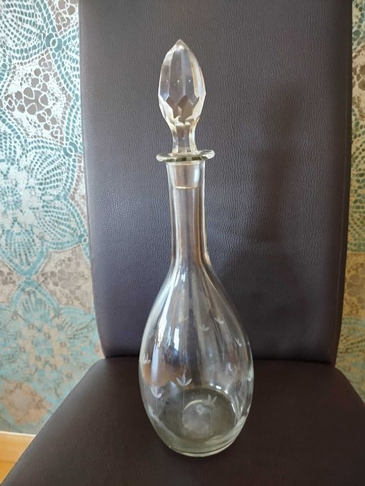 Antiga e belíssima Garrafa Licoreira em vidro lapidado