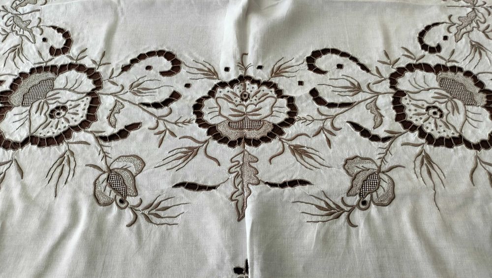Toalha de linho com bordado da Madeira 230x140 cm- 12 guardanapos