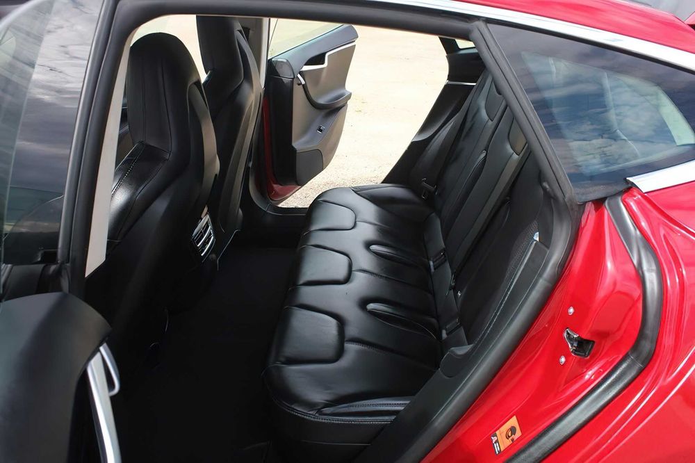 Tesla Model S P85D      2015