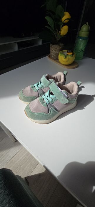 Adidasy dla dziecka r.25