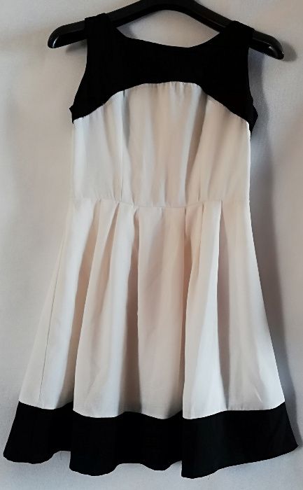 Biało czarna sukienka