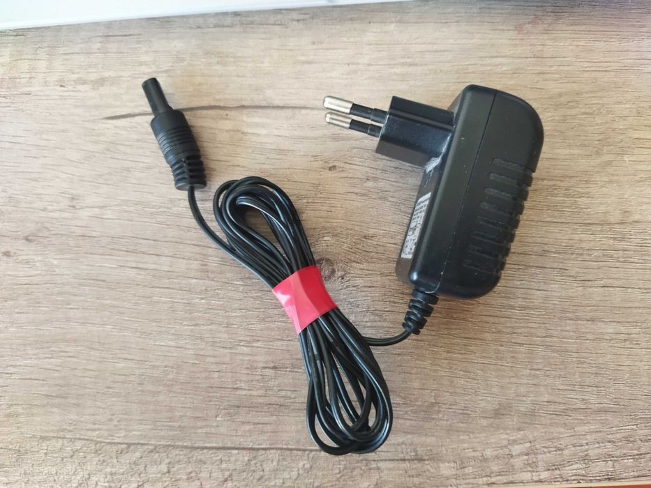 Зарядка бритвы или триммера 22V 500mAh.