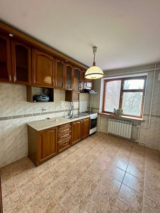 Продаж 4-кімнатної квартири в районі Мототрек!