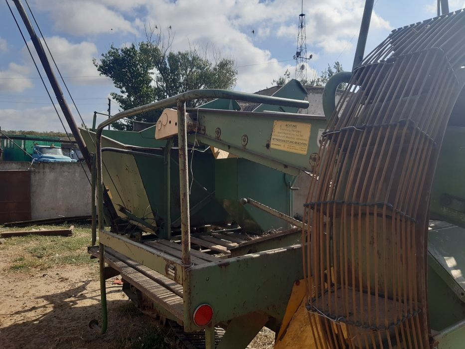 Продам картофелеуборочный комбайн  Хассия