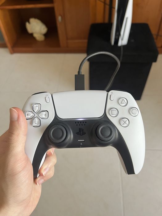 PS5 825GB com leitor de discos + comando