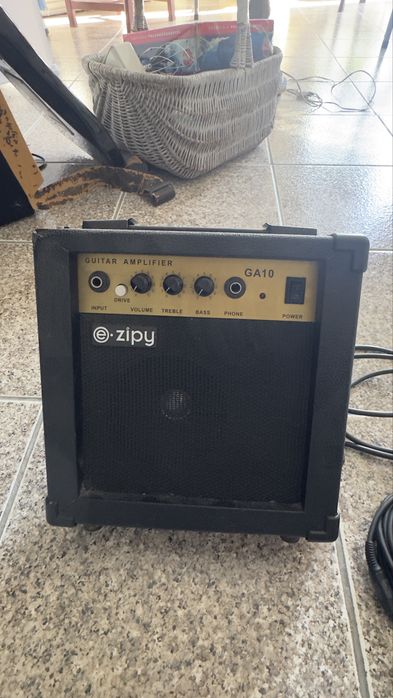 Guitarra com amplificador e.zipy