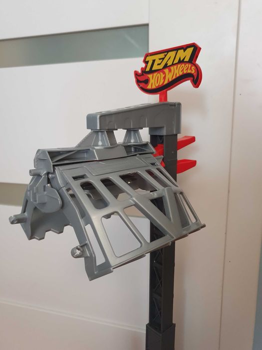 Hot Wheels Vertical Velocity (X9283) - wyścigowa wieża