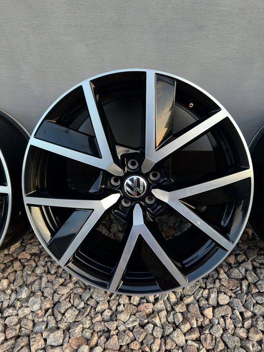 Диски Volkswagen Touareg R20 Braga 5/112/20