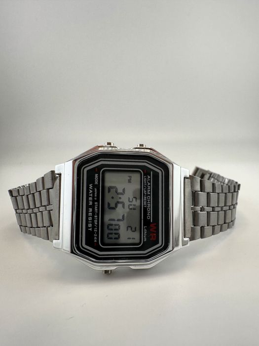 Электронные наручные часы в стиле Casio с металлическим браслетом