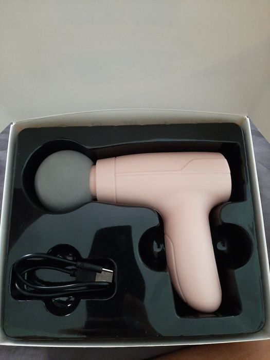 Масажер-пістолет. Масажер .