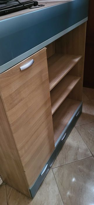 Stół 4 krzesła 2 fotele szafka