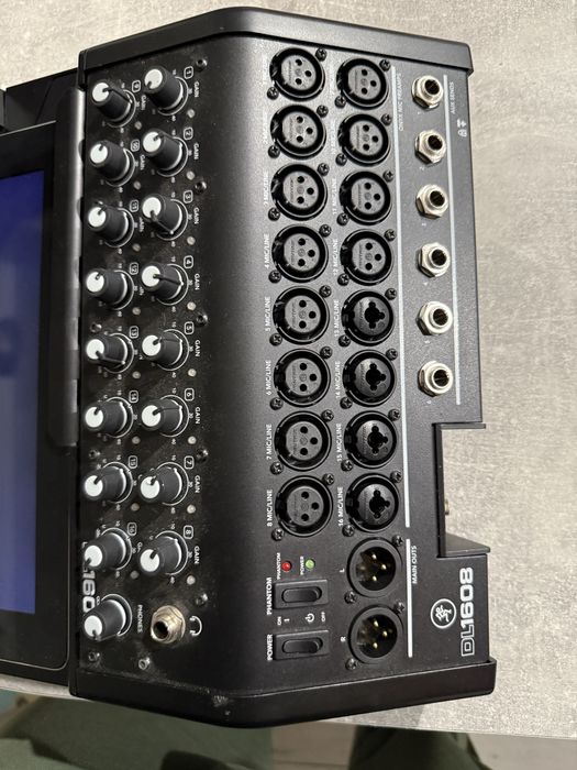 Пульт DL 1608 на 16 каналів.