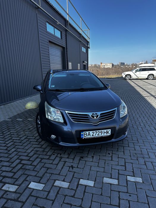 Toyota Avensis 1.8 бензин