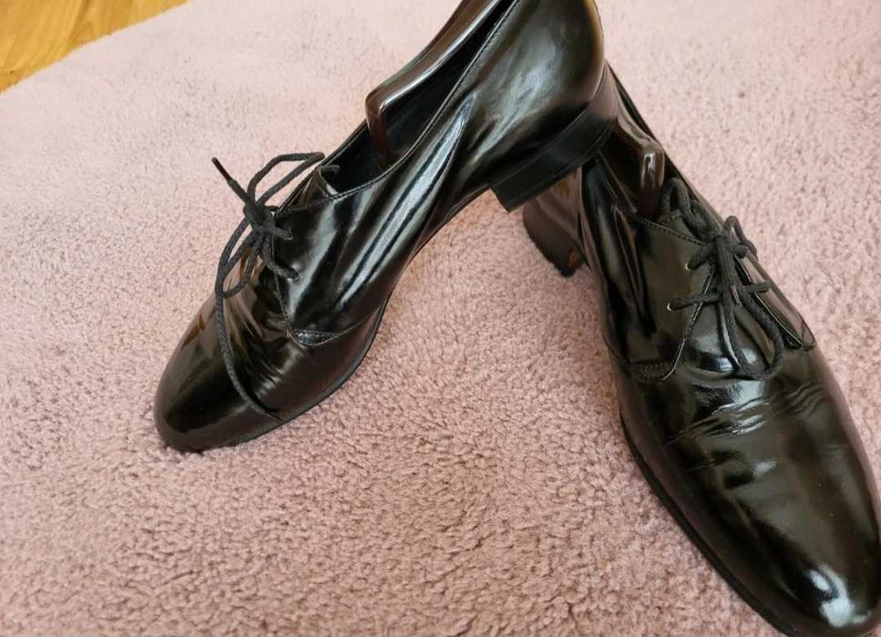 Buty włoskie lakierowane długość wkładki 27,5 cm