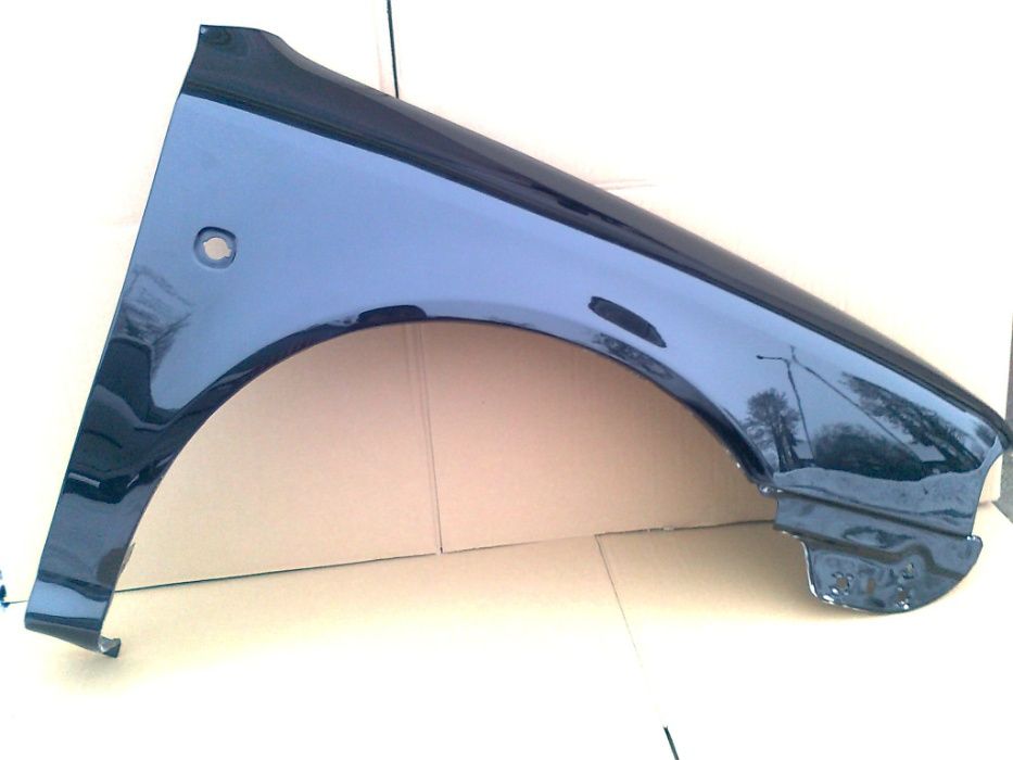 Skoda Octavia 1 1U 96-08r prawy błotnik czarny 9910