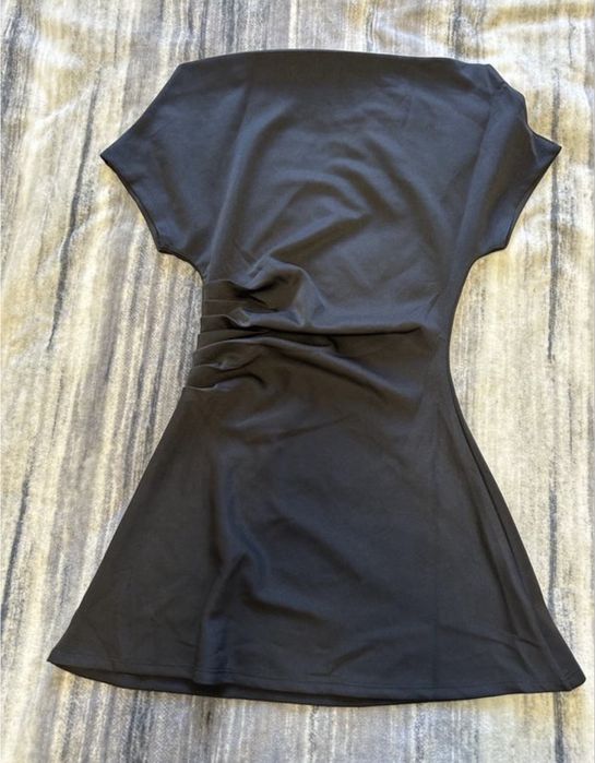 Жіноча чорна міні сукня