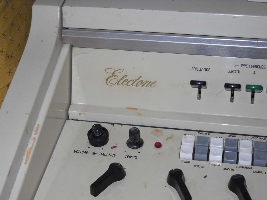 Órgão Yamaha Electone