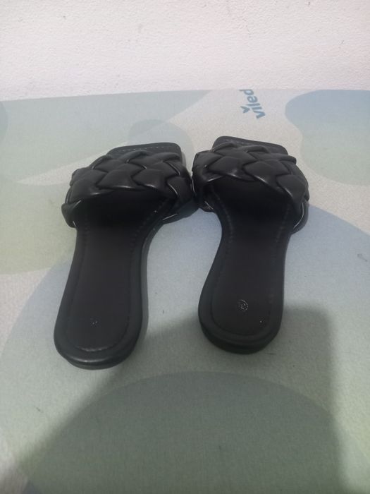Chinelas  pretas n38