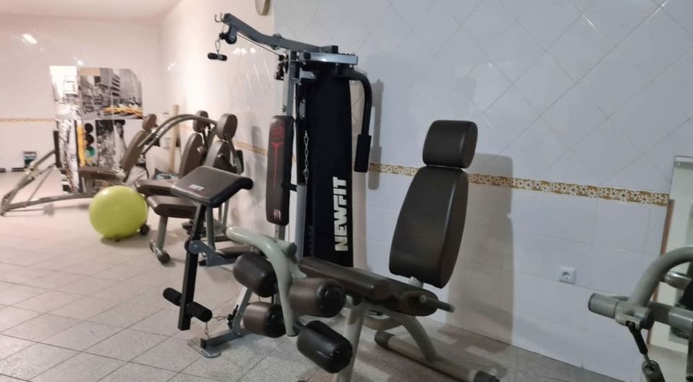 Ginásio Technogym com 9 máquinas